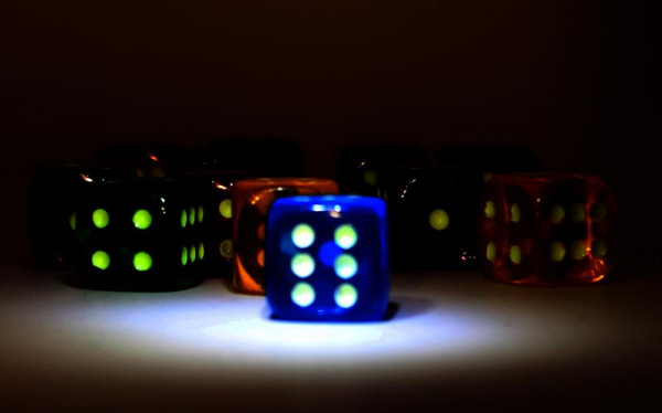 Augenwürfel mit Leuchtpunkten, 16mm