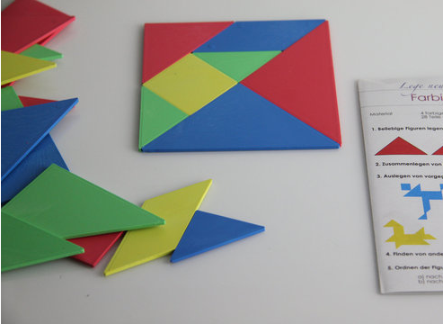 Farbiger Tangramsatz Vollkunststoff, Satz in 4 verschiedenen Farben (28 Teile) aus RE-Plastic°