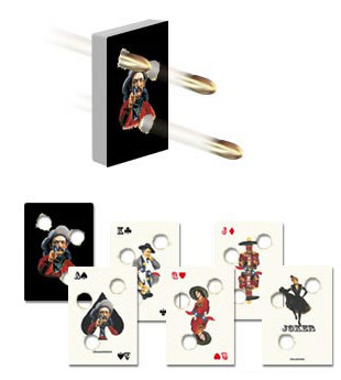 Pokerkarten mit Einschusslöchern