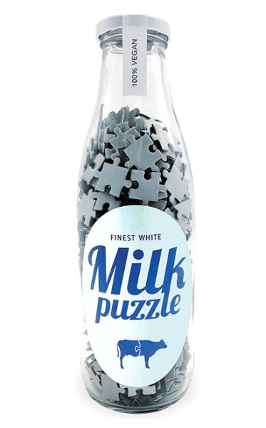 Milchpuzzle - weisses leeres Puzzle in Flasche