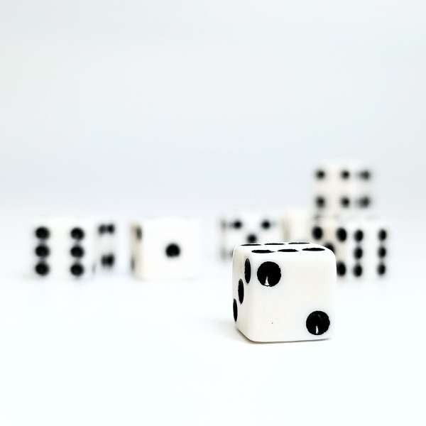 Kleiner Würfel 8mm - weiss (1 Stk)