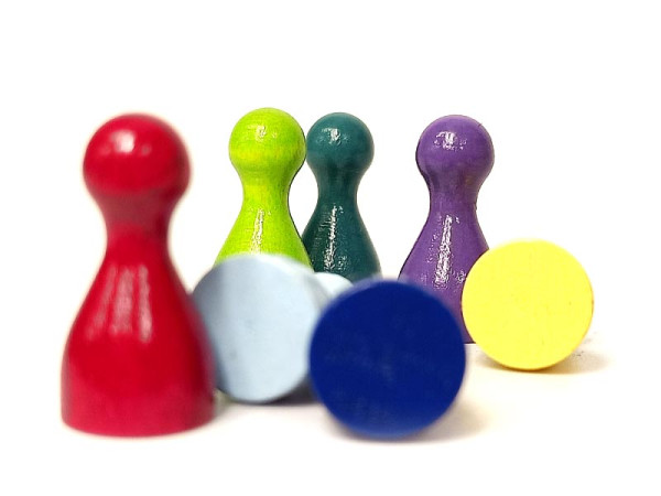 8 Spielfiguren aus Holz - 10/20mm