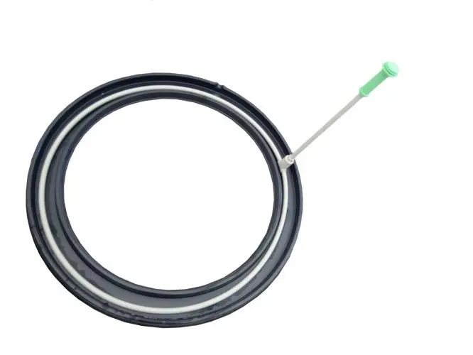 grosser-ring-um-in-der-seifenblase-zu-stehen-closing-in-a-bubble-44462-kZhe.webp