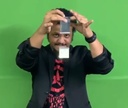 Leere Wunderbox produziert Tücher - Zaubertrick